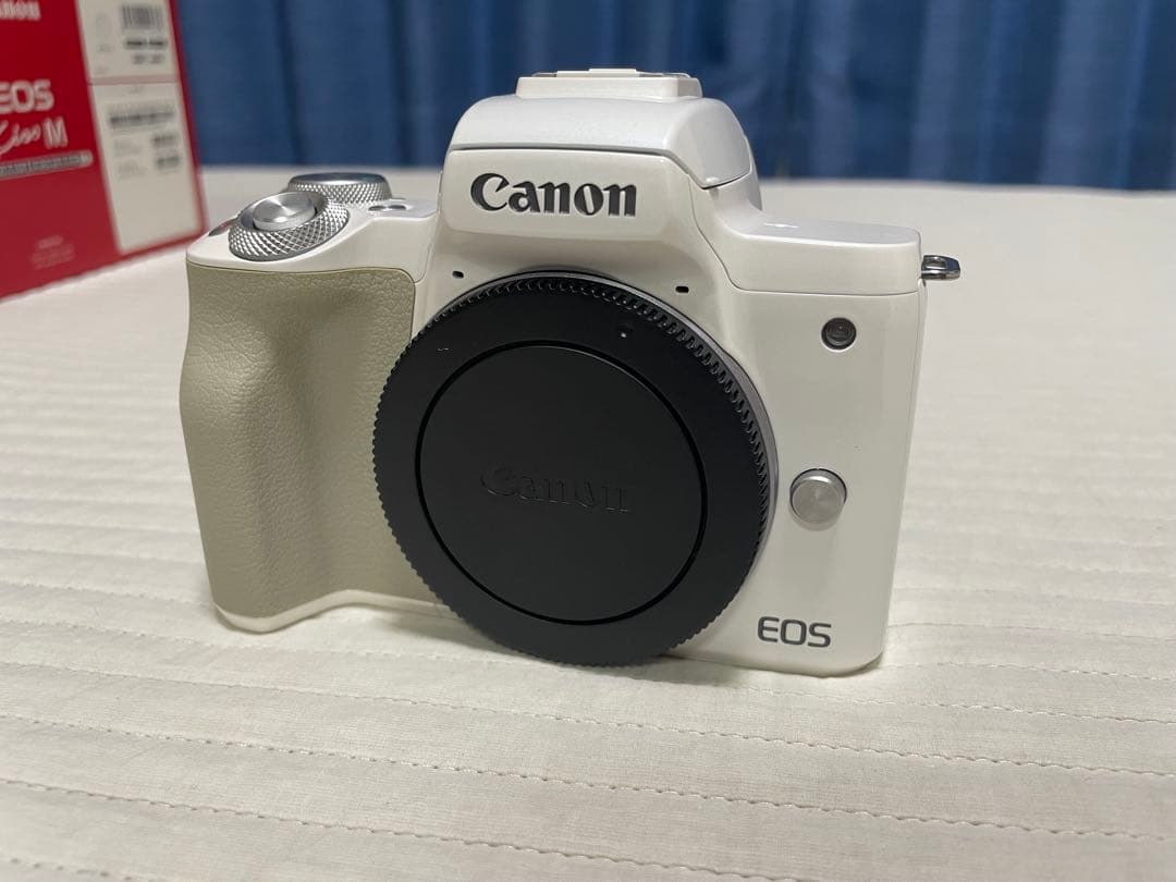 Canon EOS Kiss M ホワイト ミラーレスカメラ