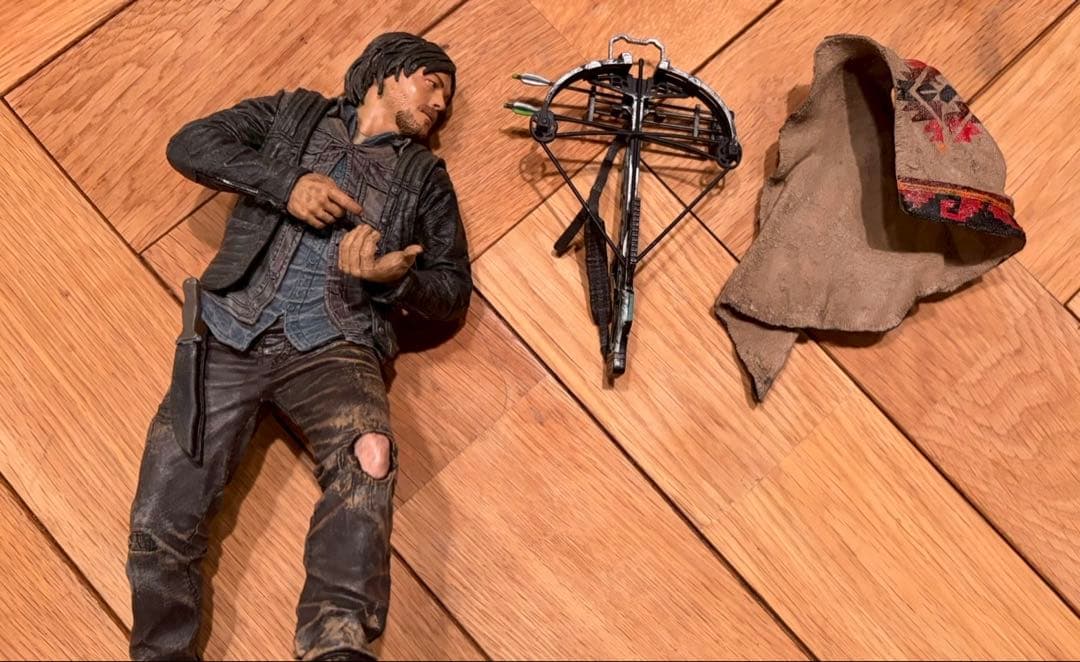 ウォーキングデッド　ダリル　フィギュア クロスボウ付き