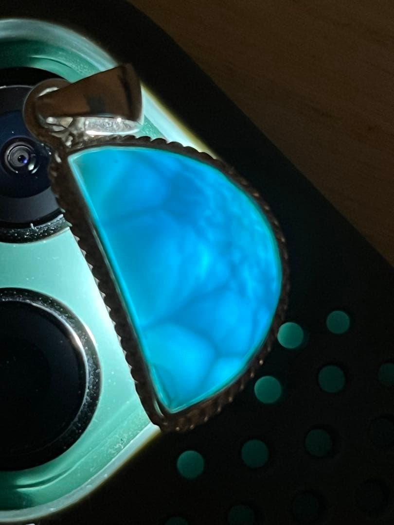 天然石ラリマー☆高品質！月型ペンダントトップ☆濃いブルーの模様が美しい！