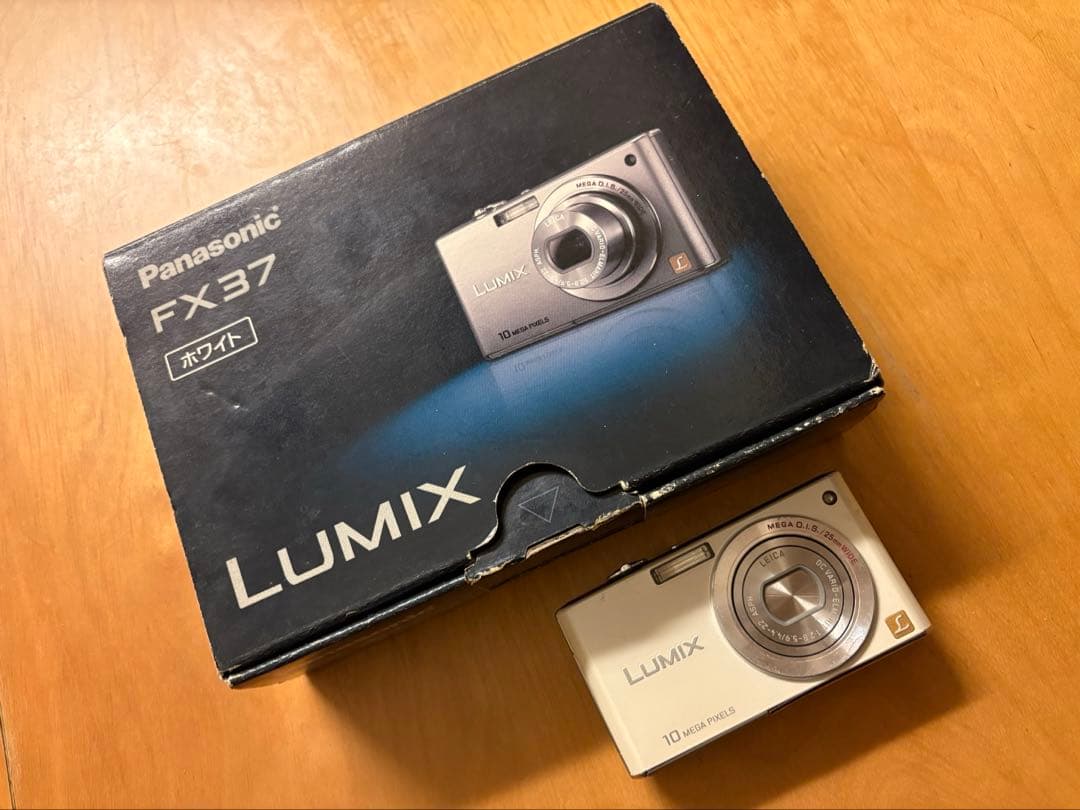 LUMIX DMC-FX37 コンデジ10メガ　動作確認済　完備品