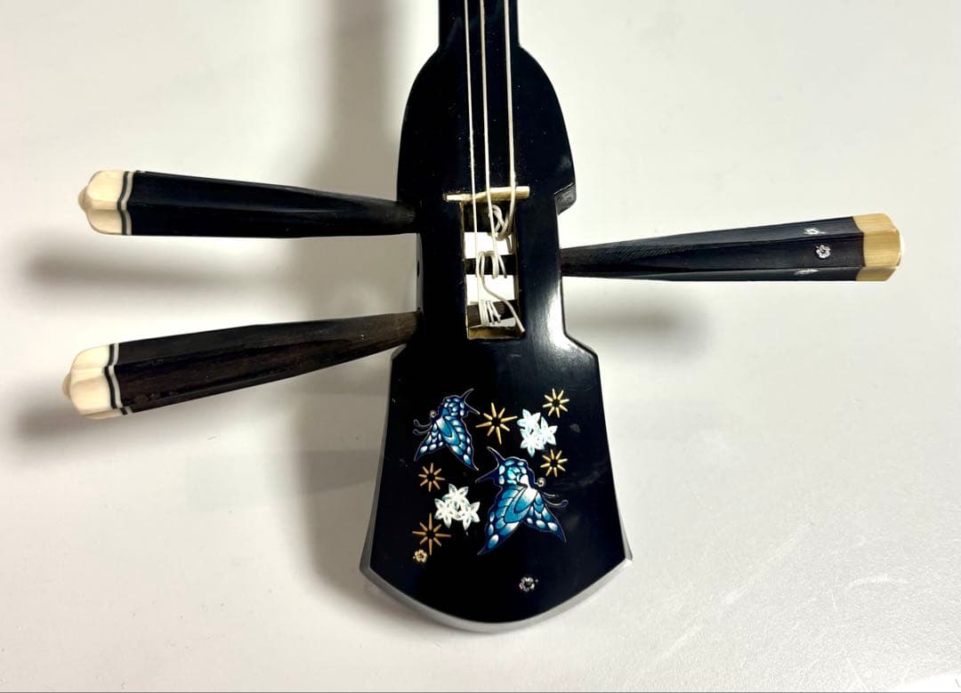 沖縄三線 人口皮 蝶のデザイン ハードケース付