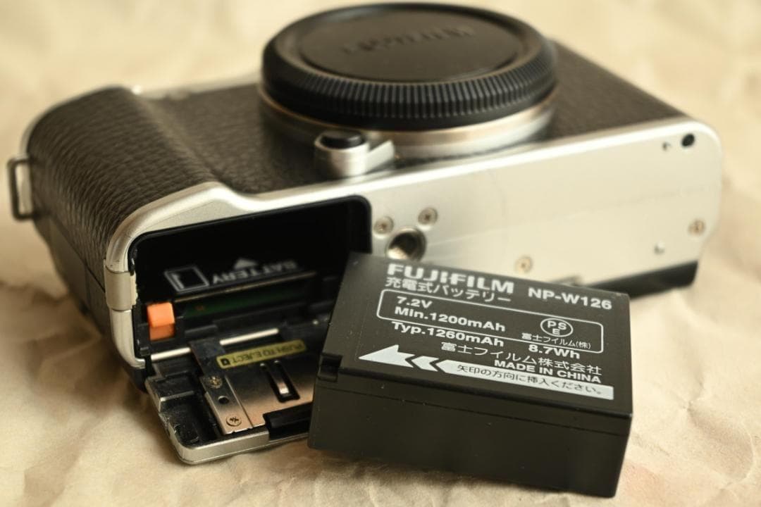 FUJIFILM X-A1 純正バッテリー＆チャージャー・無限写ルンです