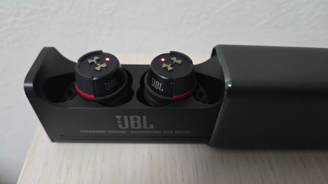 パ*ン様 美品 JBL×UNDER ARMOUR Bluetoothイヤホン
