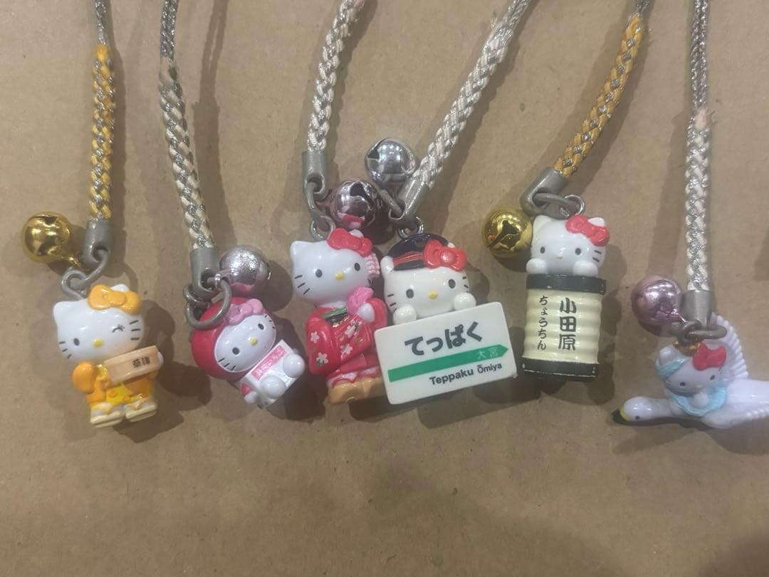 ご当地キティ根付けまとめ売り13点