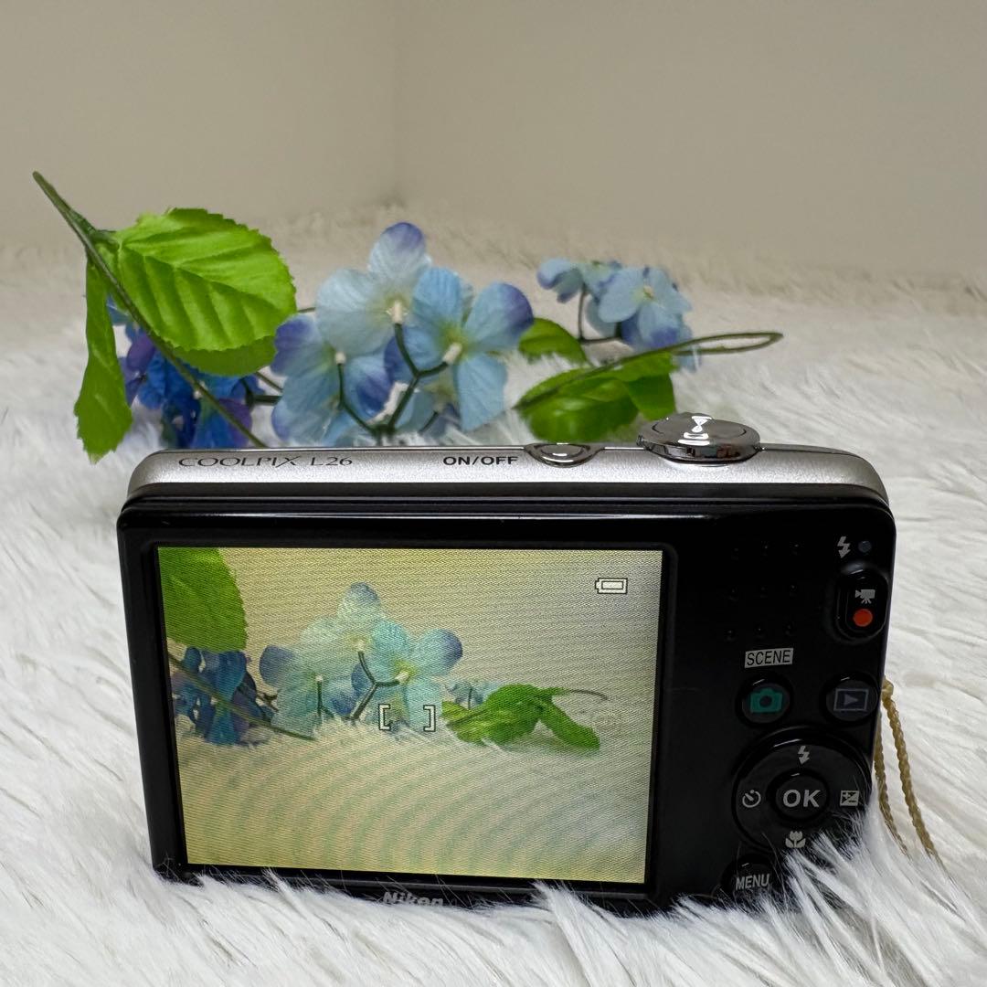 Nikon カメラ　COOLPIX L26 シルバー　単三電池　コンデジ　動作品