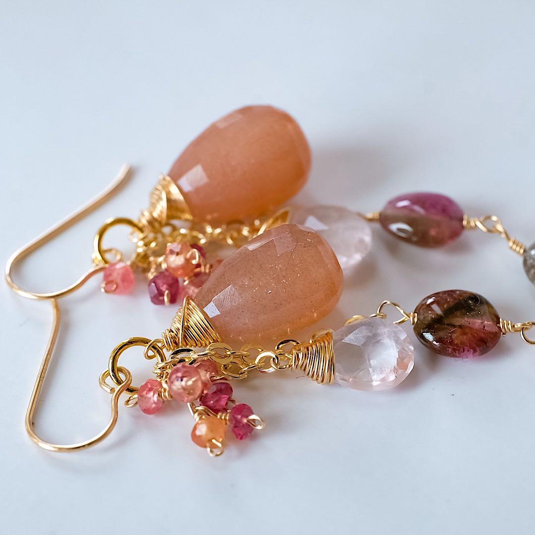 14kgfピーチムーンストーンチェッカーカット・バイカラートルマリンピアス