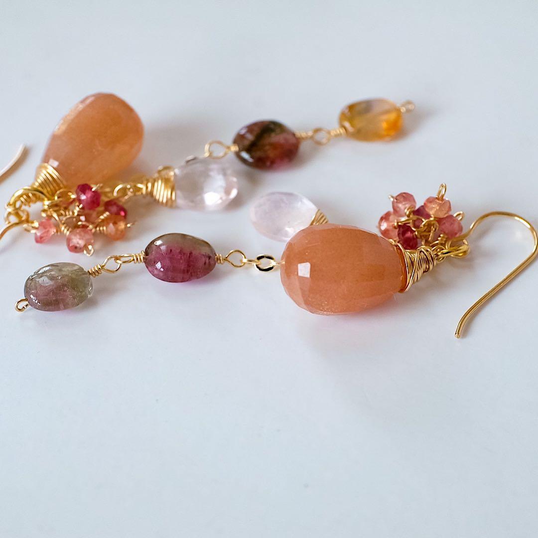 14kgfピーチムーンストーンチェッカーカット・バイカラートルマリンピアス