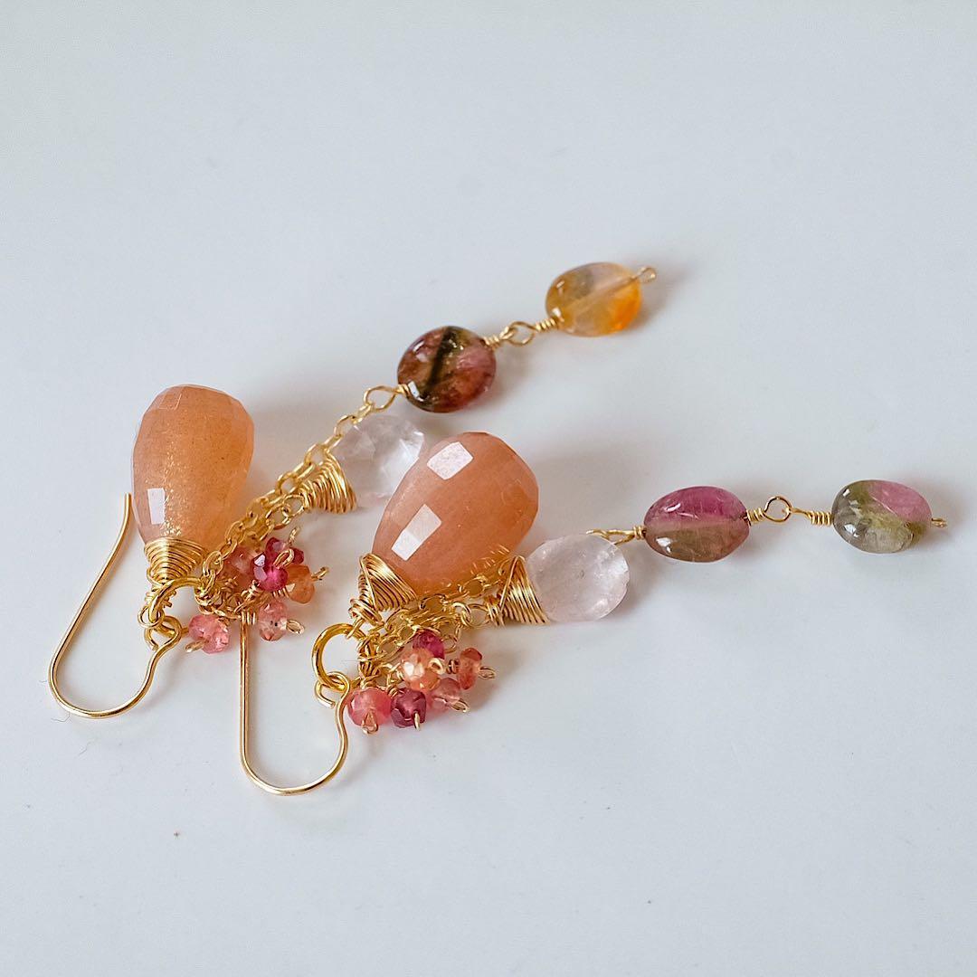 14kgfピーチムーンストーンチェッカーカット・バイカラートルマリンピアス