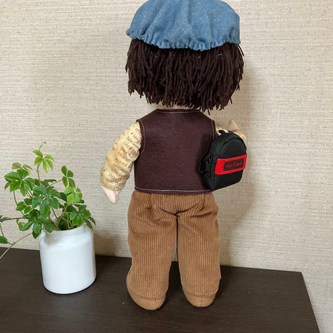立ち人形の少年