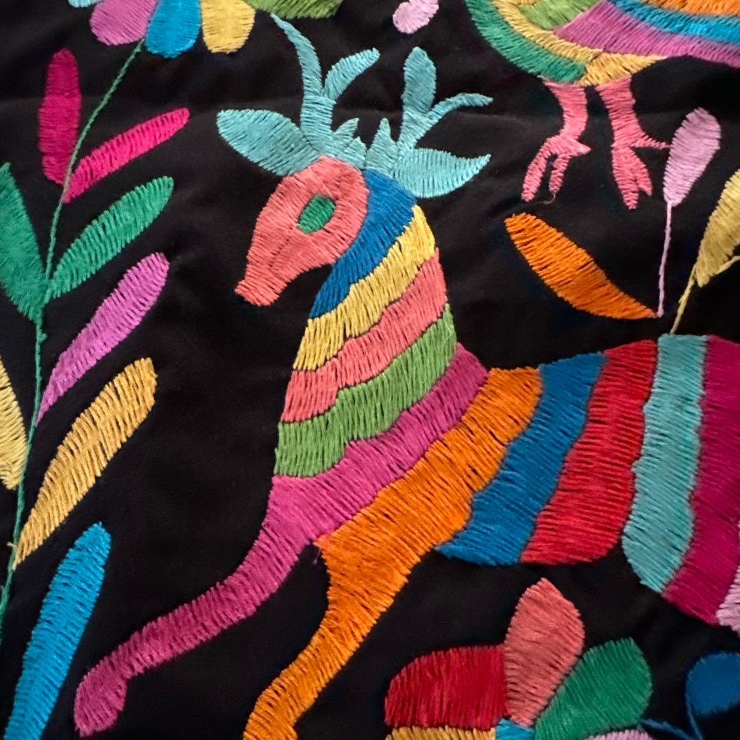 メキシコ　刺繍のクッションカバー　コットン　お土産　Mexico