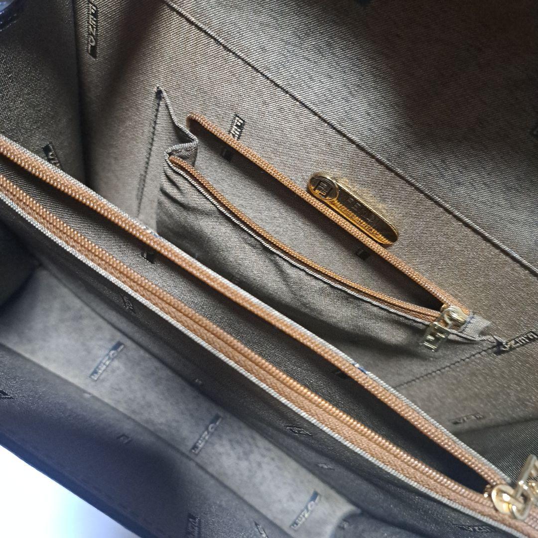 Fendi ロゴ ハンドバッグ ブラック