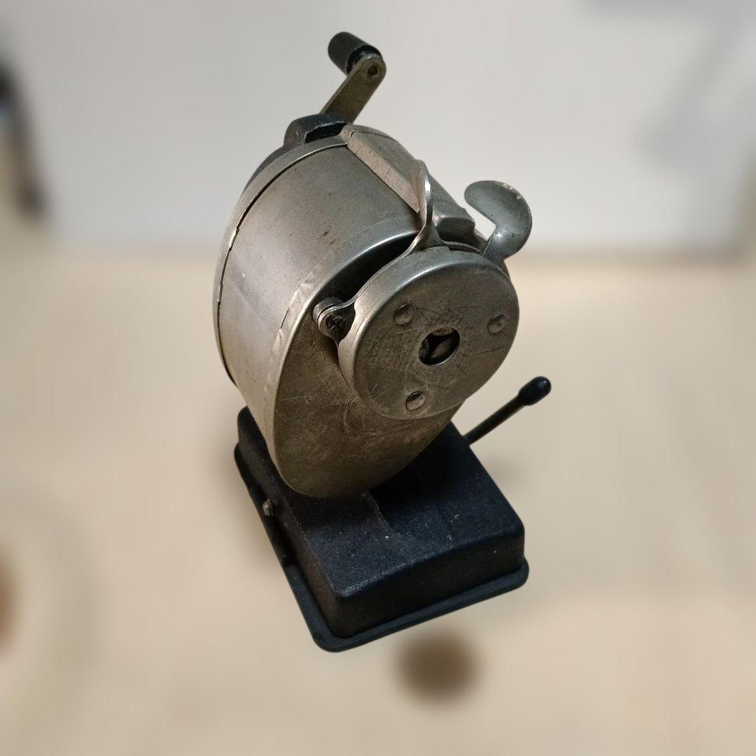 421..卓上鉛筆削り機、珍品貴重品、 切れ味いいようです、