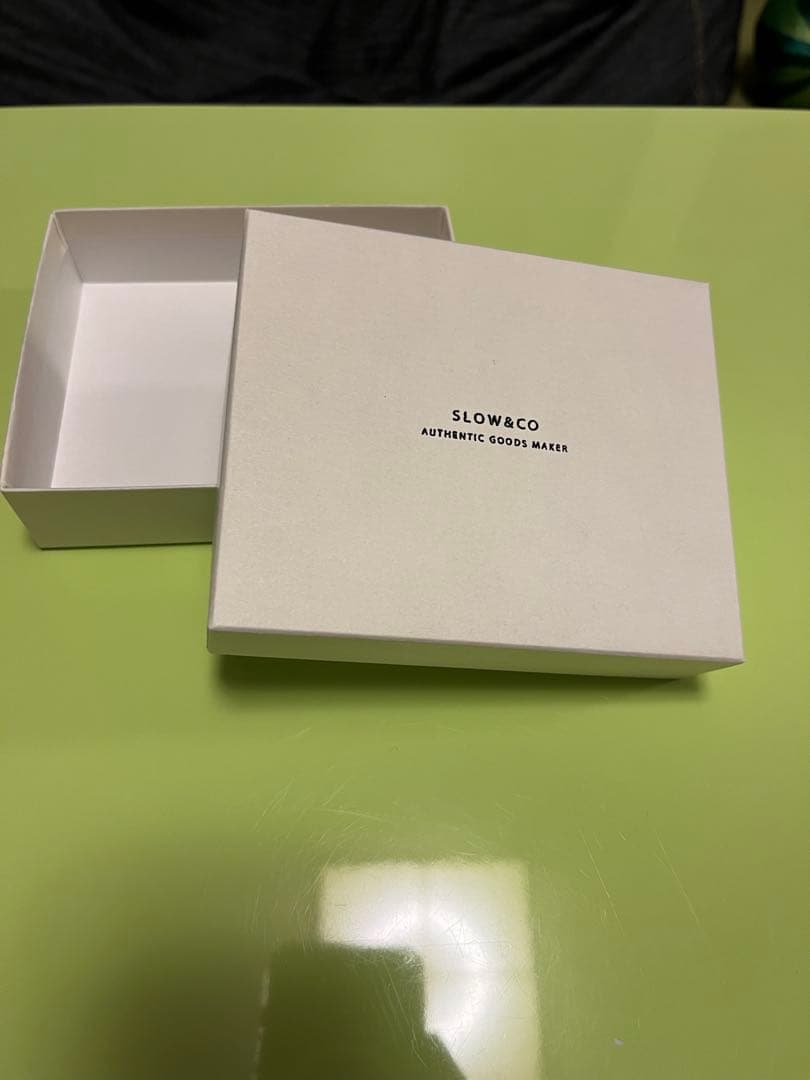 SLOW&COのコンパクト二つ折り財布