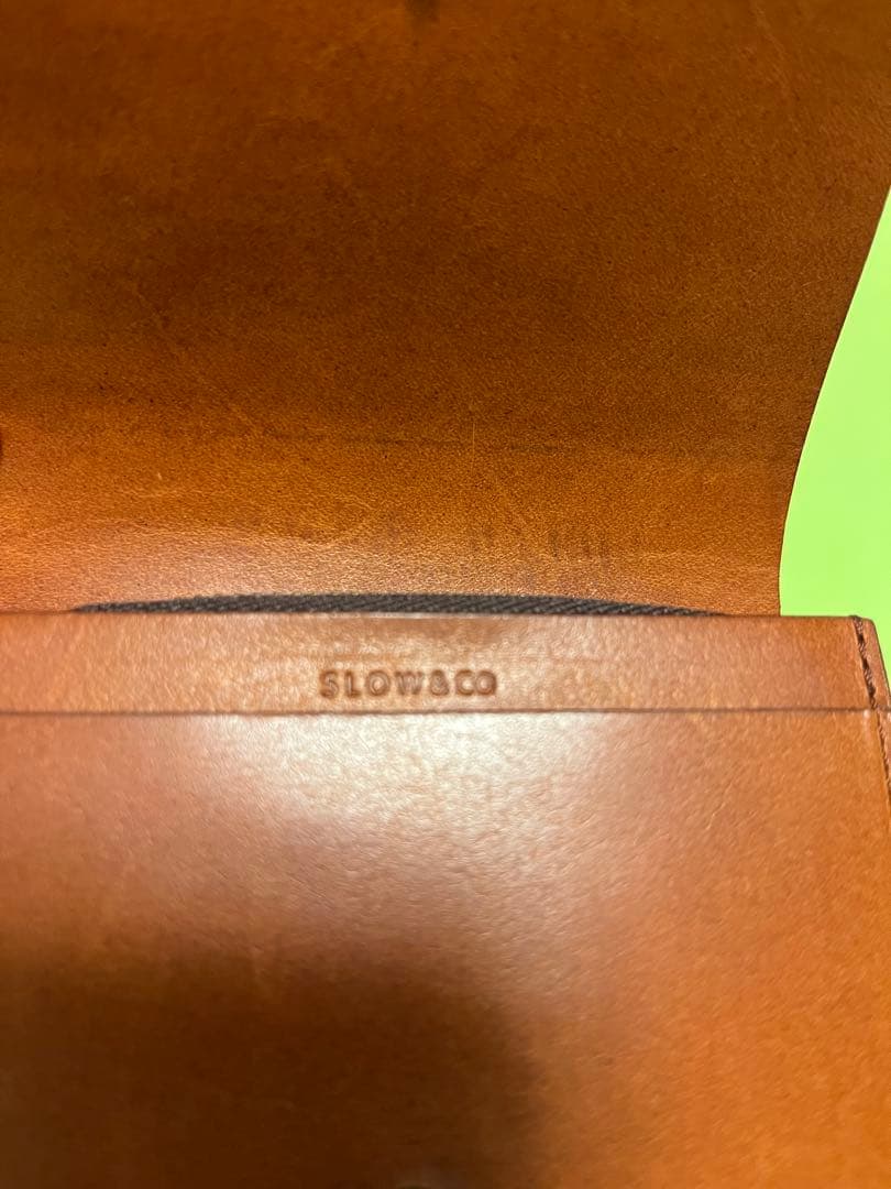 SLOW&COのコンパクト二つ折り財布