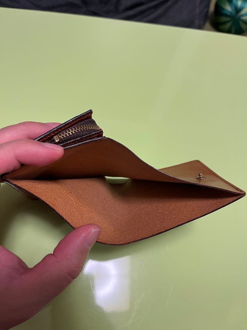 SLOW&COのコンパクト二つ折り財布