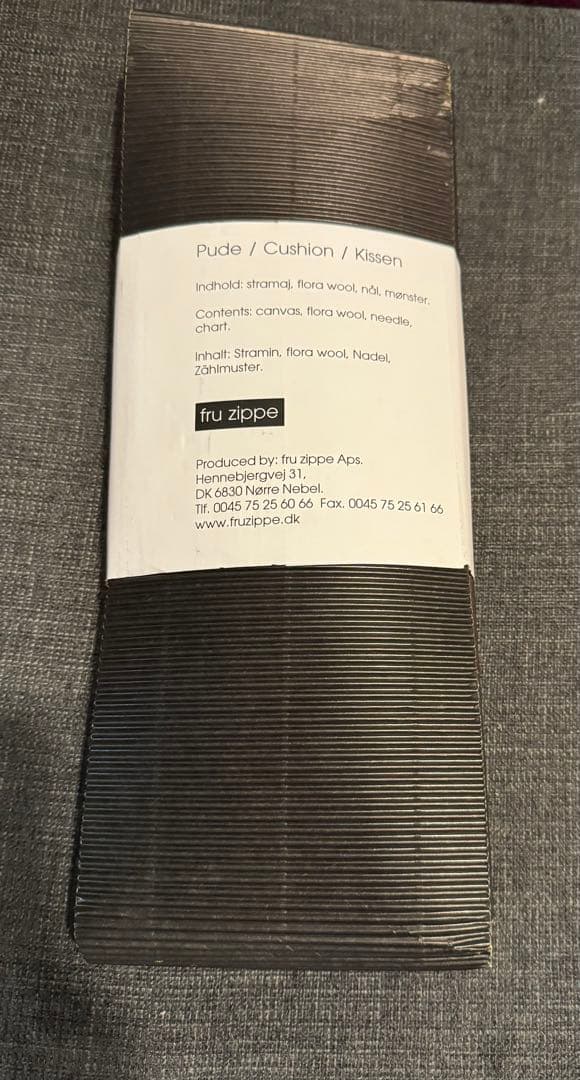 Fru Zippe ニードルポイント　キット