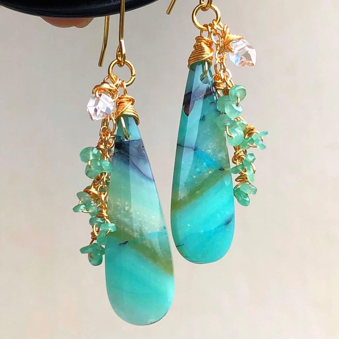 天然石☆極上ブルーオパライズドウッド×ザンビア産エメラルドのピアス14kgf