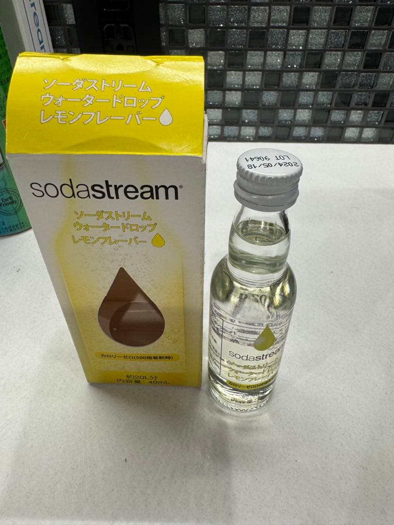 お値下げ！sodastream 炭酸水メーカー 本体とボトル2本　シリンダー2本