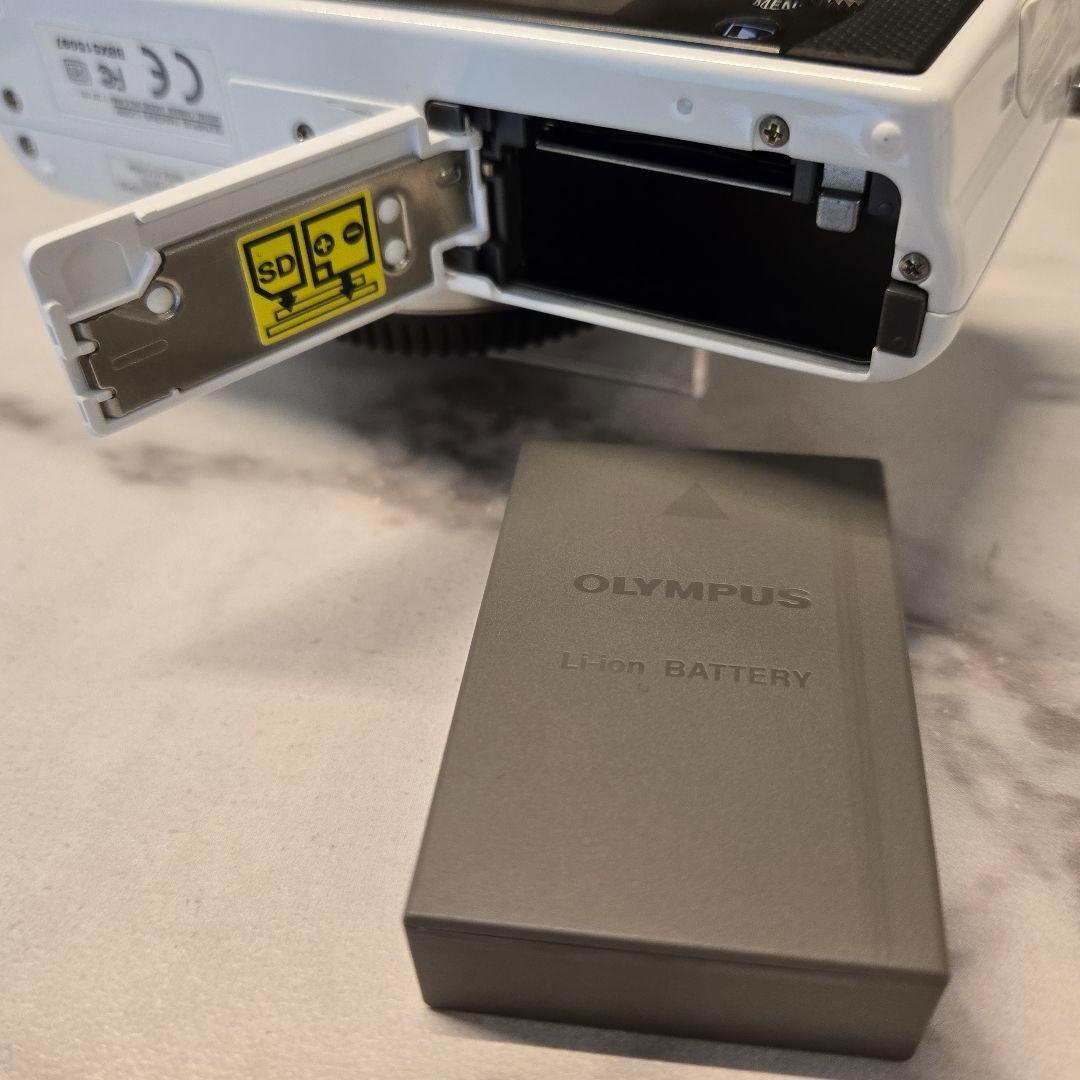 美品　OLYMPUS PEN mini E-PM1　ミラーレス一眼　デジカメ