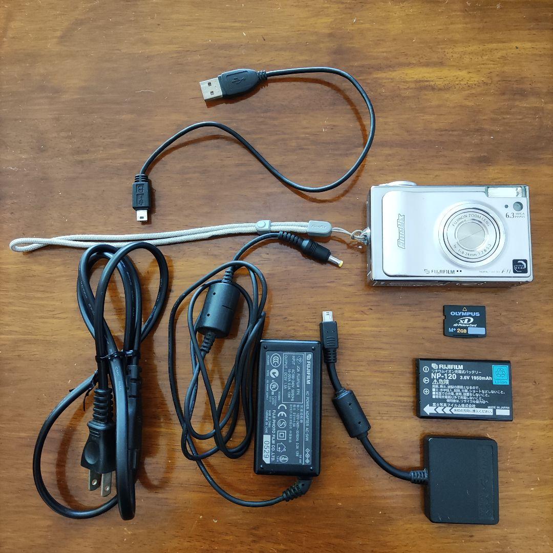 FinePix F11 コンパクトデジカメ xDカード2GB付き