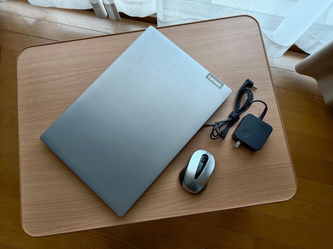 Lenovo Ideapadノートパソコン シルバー