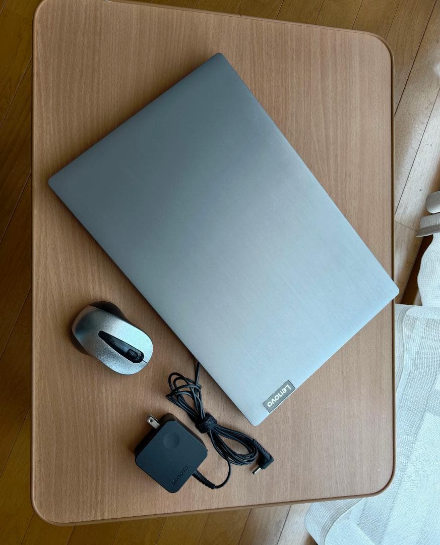 Lenovo Ideapadノートパソコン シルバー