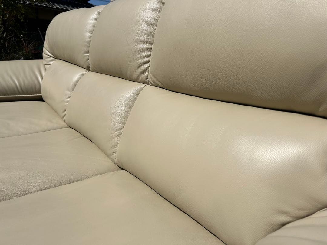 ニトリ ベージュ革製3人掛けソファ