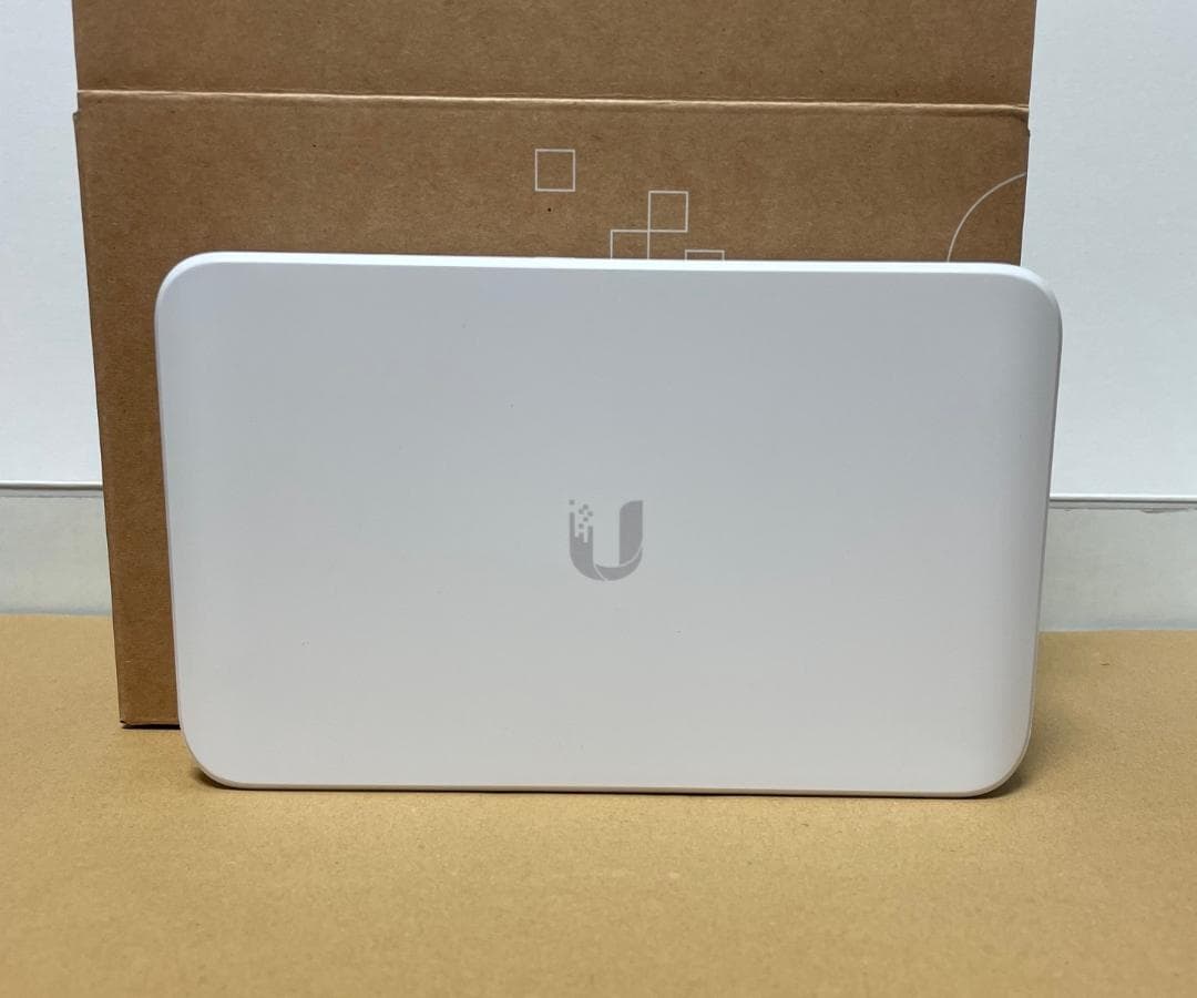 USED Ubiquiti Unifi Lite 8 PoE スイッチ