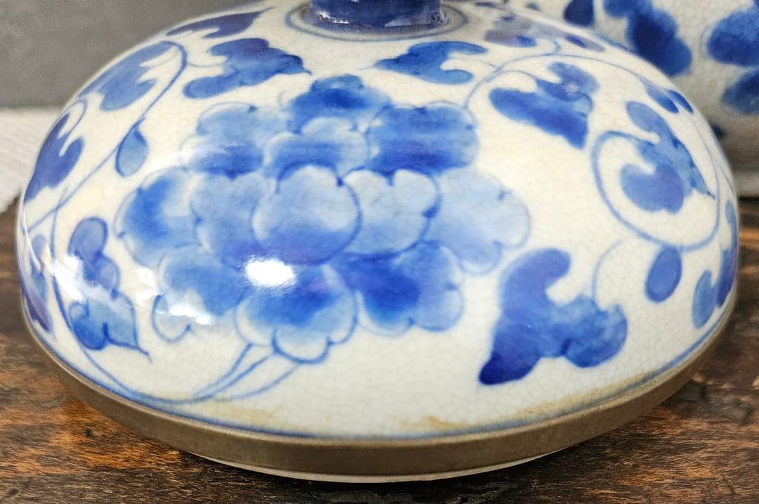 中国古美術　古陶磁器　清代　大清順治年製銘　青花　染付　花唐草文様　覆輪付　蓋物