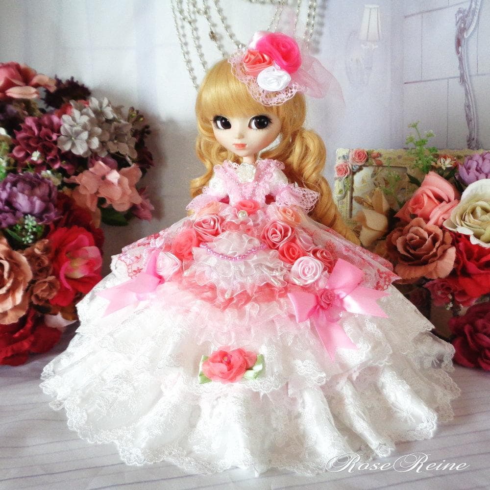 ベルサイユの薔薇 ピンク＆ホワイトのボリュームドールドレス
