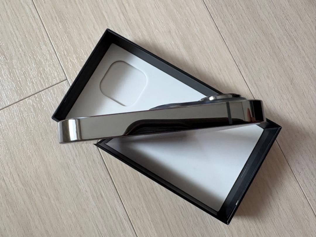 iPhone 13 pro 100% バッテリー　simフリー　ほぼ新品