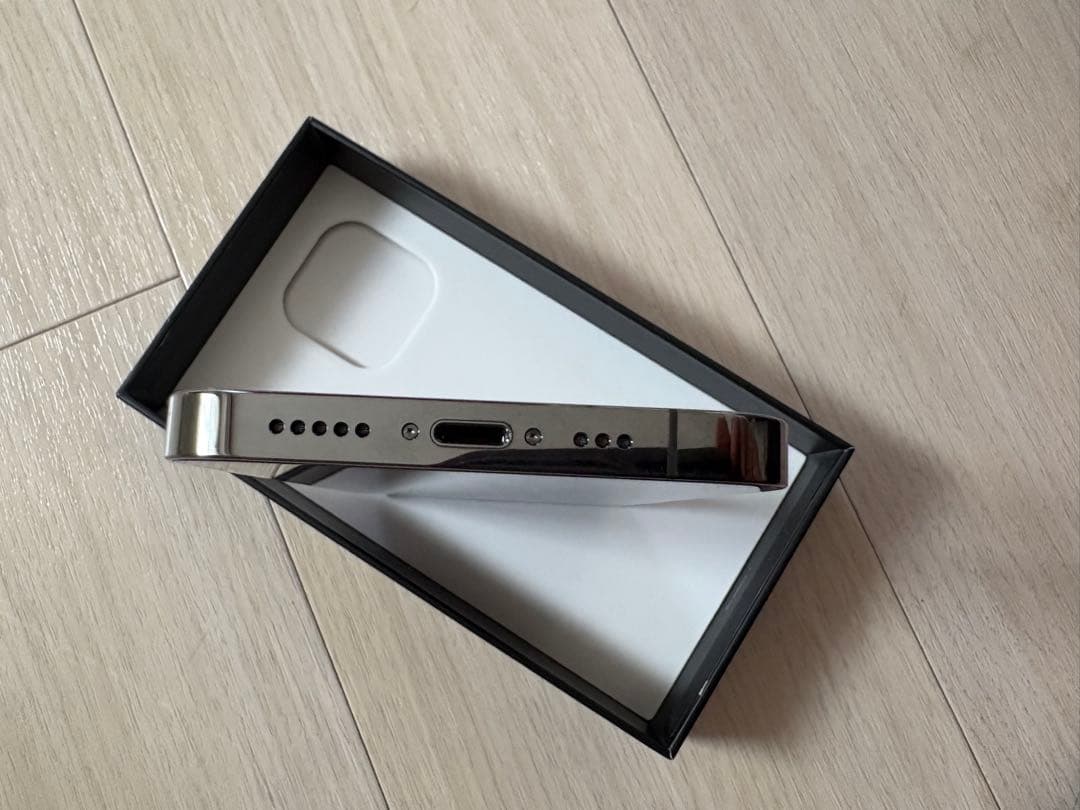 iPhone 13 pro 100% バッテリー　simフリー　ほぼ新品