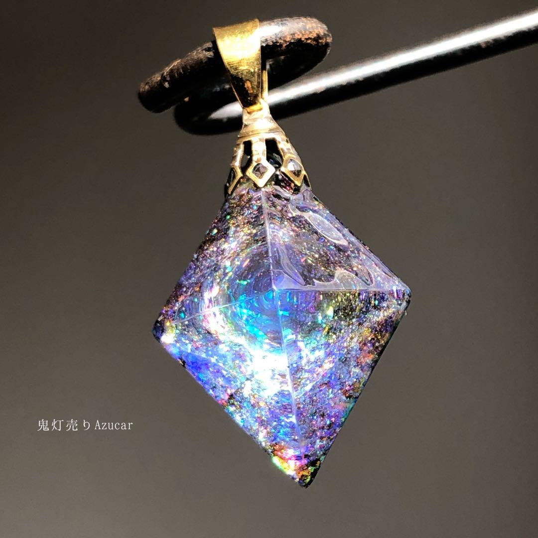 タンザナイト色の光を集めて。 宇宙レジン　蓄光ネックレス