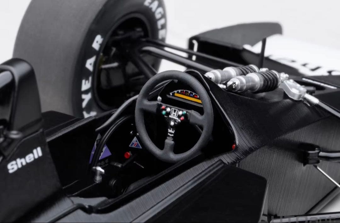 AUTOart McLaren MP4/8 1/18スケールモデル ミニカー