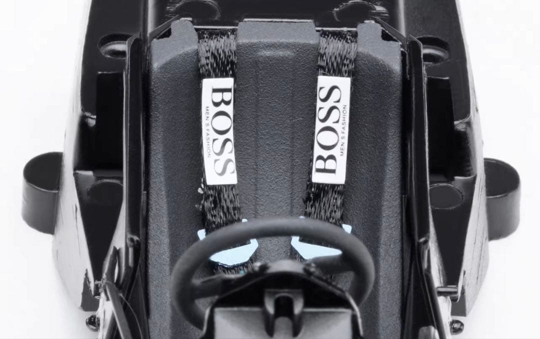 AUTOart McLaren MP4/8 1/18スケールモデル ミニカー