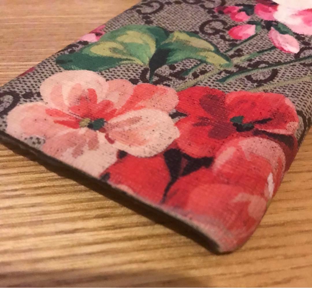 【グッチ】GGブルームス フラワー柄 iPhone7/8/SE2/SE3 ケース