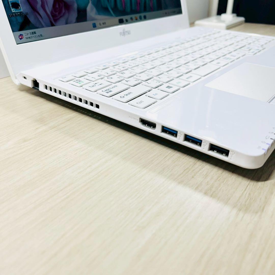 美品ホワイト❤️SSD搭載✨DVD カメラ ノートパソコン✨Windows11