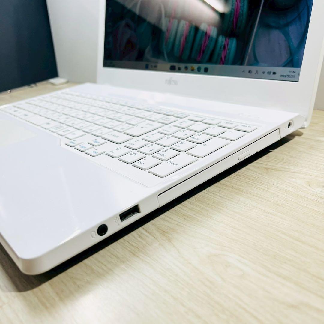 美品ホワイト❤️SSD搭載✨DVD カメラ ノートパソコン✨Windows11