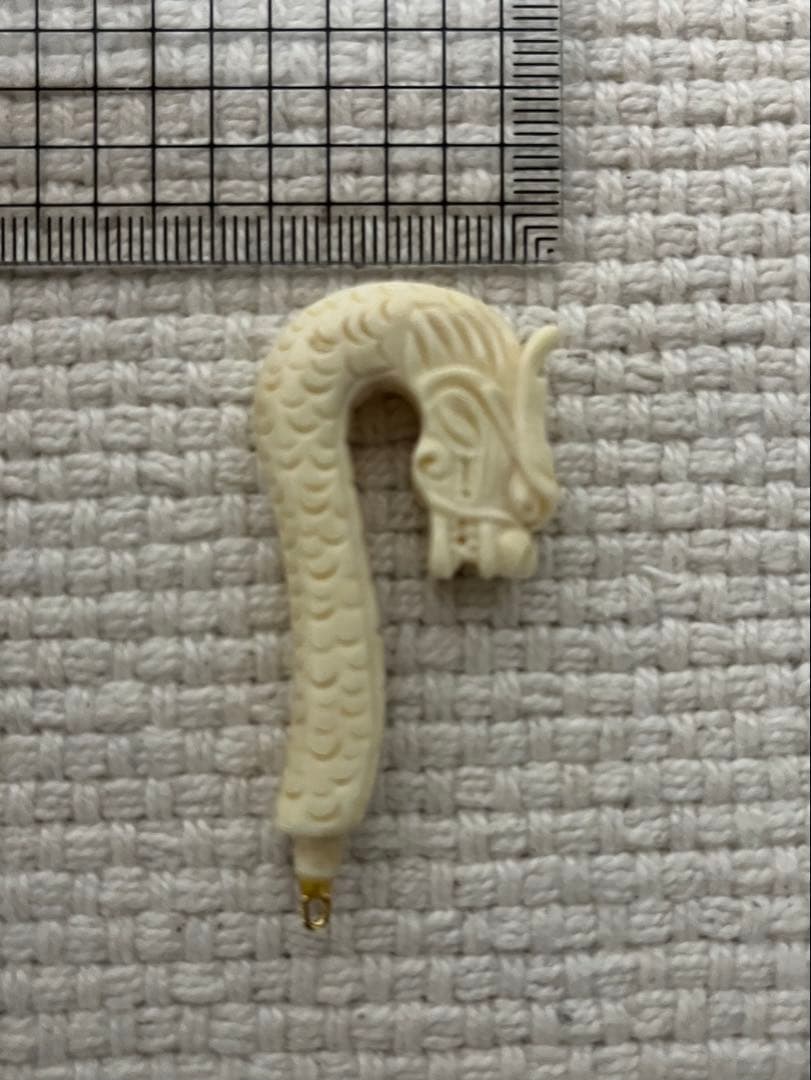 龍 ドラゴン 彫刻 根付 約6.5g アンティーク アイボリー 根付け フック