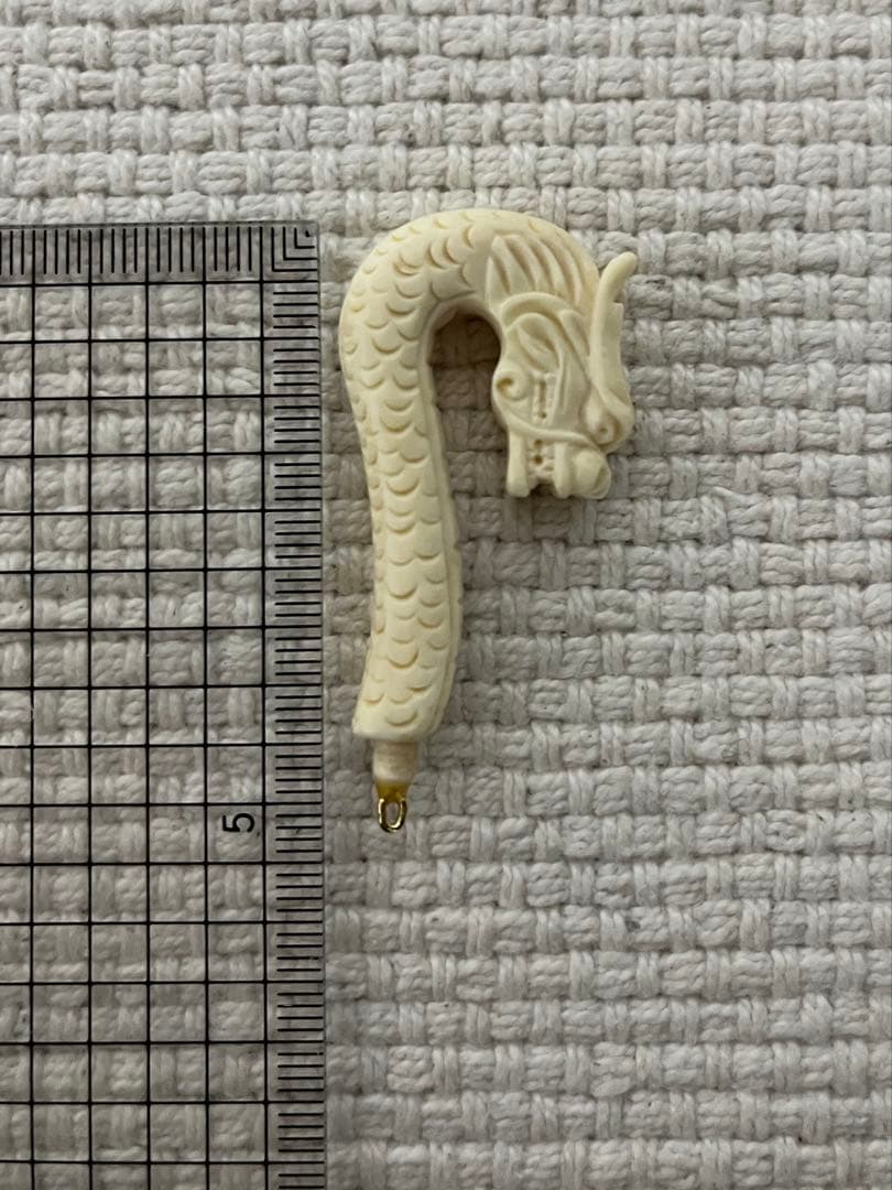龍 ドラゴン 彫刻 根付 約6.5g アンティーク アイボリー 根付け フック