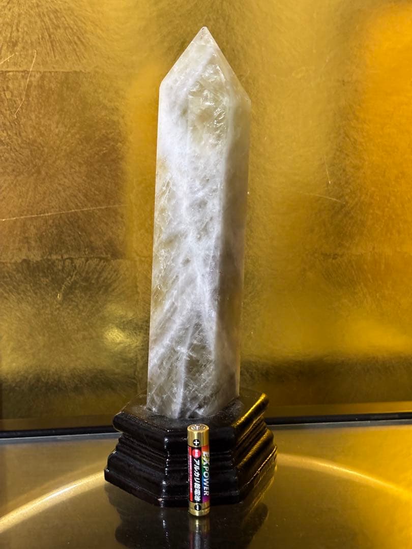 【特大】台座付き　ライトニング水晶六角柱　1140グラム
