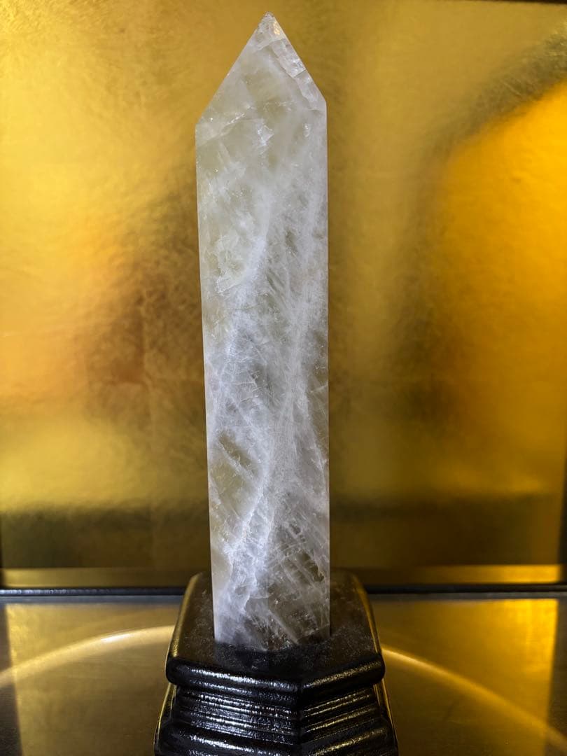 【特大】台座付き　ライトニング水晶六角柱　1140グラム