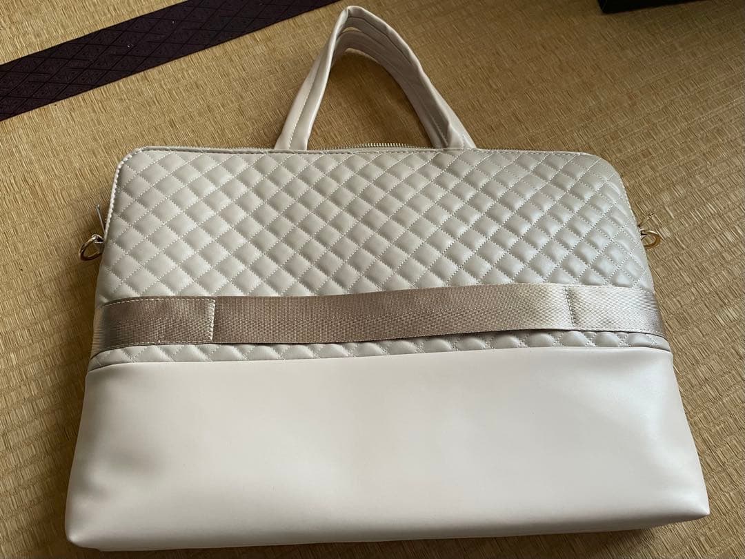 PCを持ち運ぶバッグ