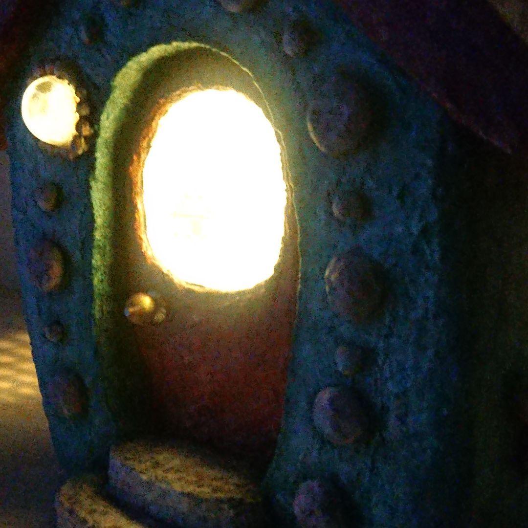 ソーラーライト　ころんとしたモルタルハウス