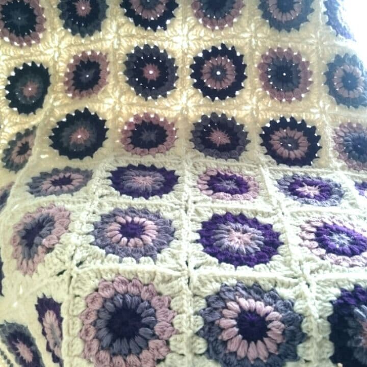 ピンクパープルモチーフ☆ 手編みのブランケット