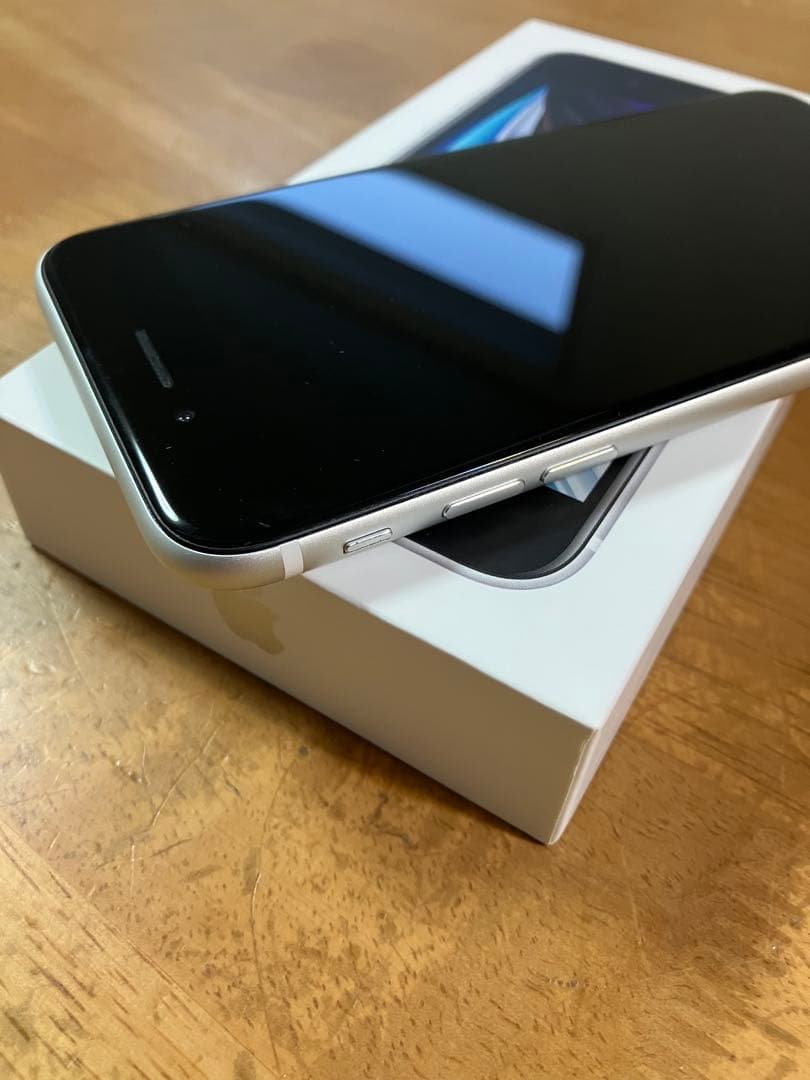 【美品 値下げ】Apple iPhone SE 第2世代 64gb