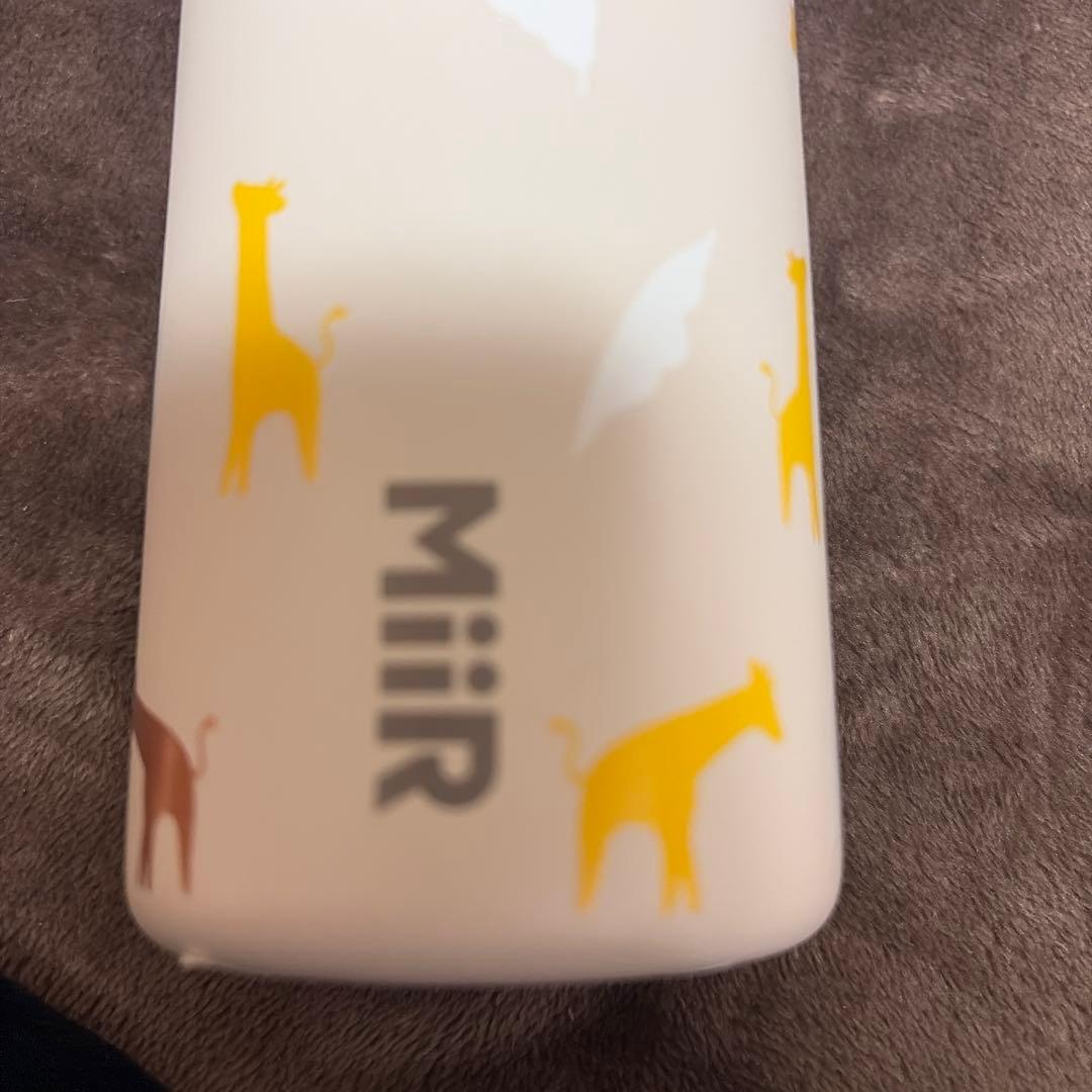 スターバックスハッピージラフタンブラー