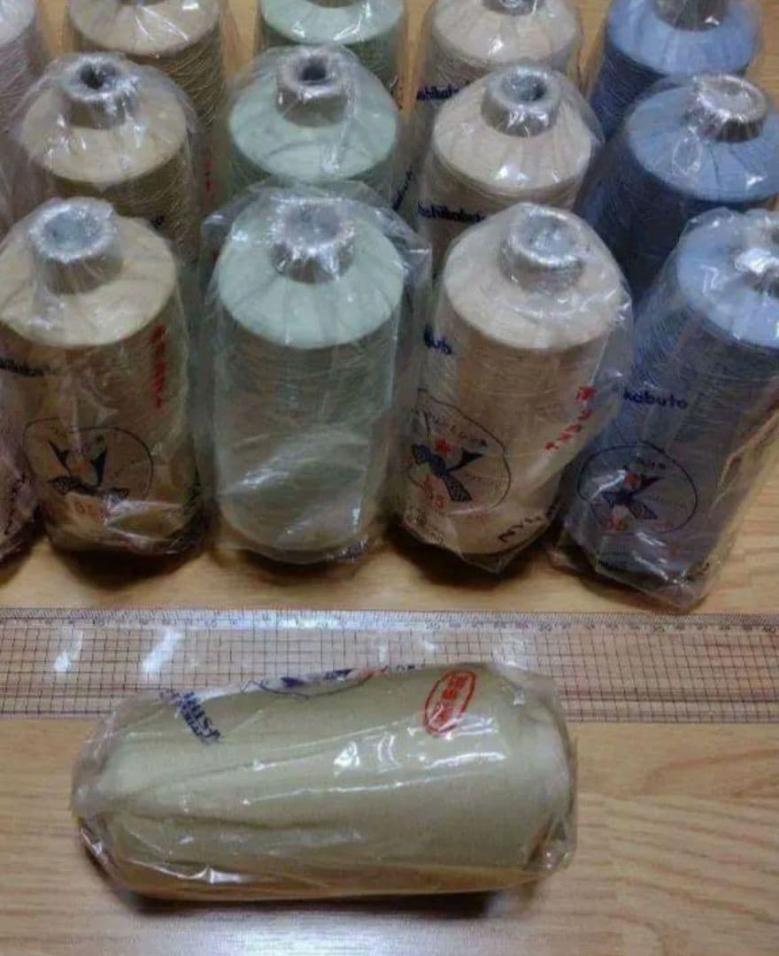 ウーリー糸　ウーリーミシン 糸　くすみカラー　魔法の糸　大巻　 200g　13本