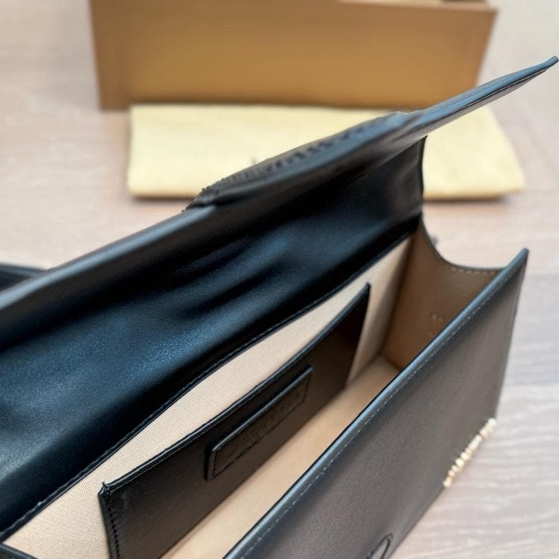 JACQUEMUS ブラックレザー ショルダーバッグ