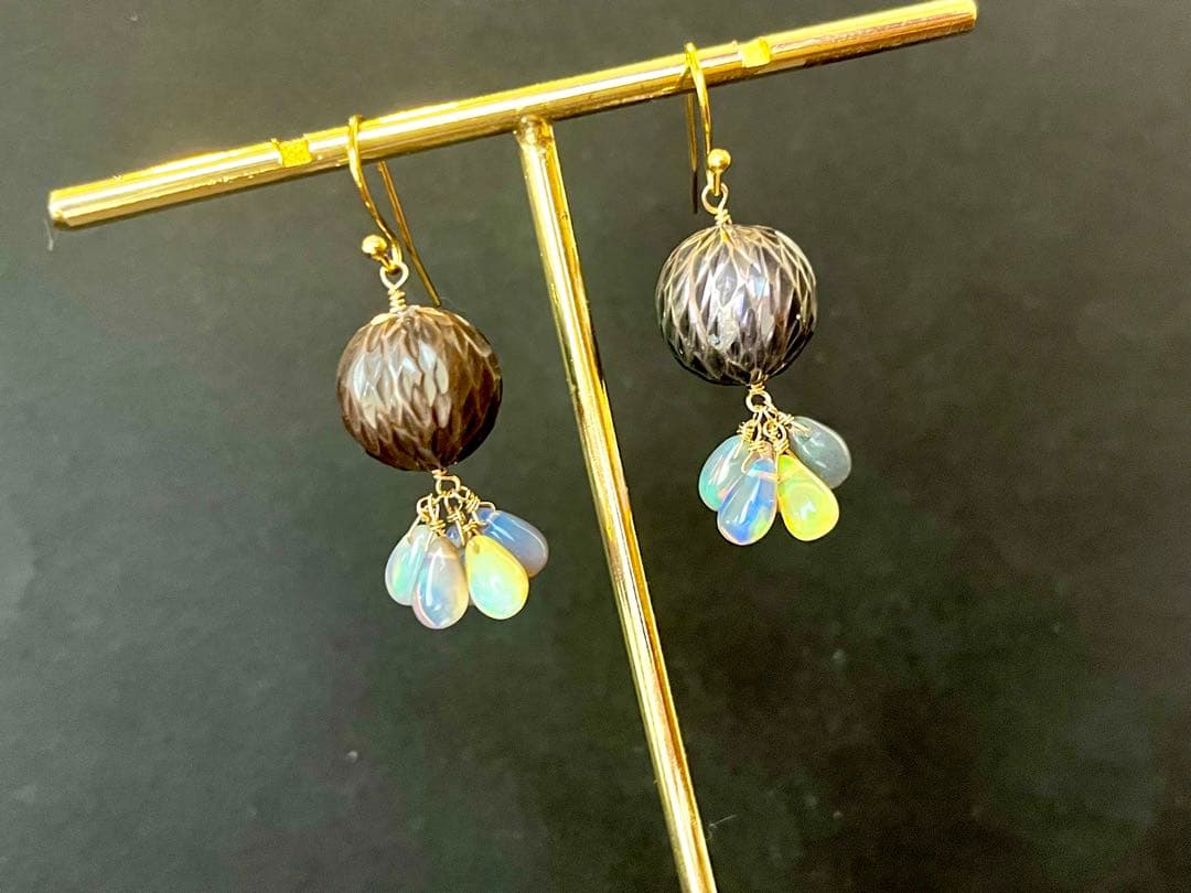 SALEドラゴンスケールカービング淡水パールピアスです